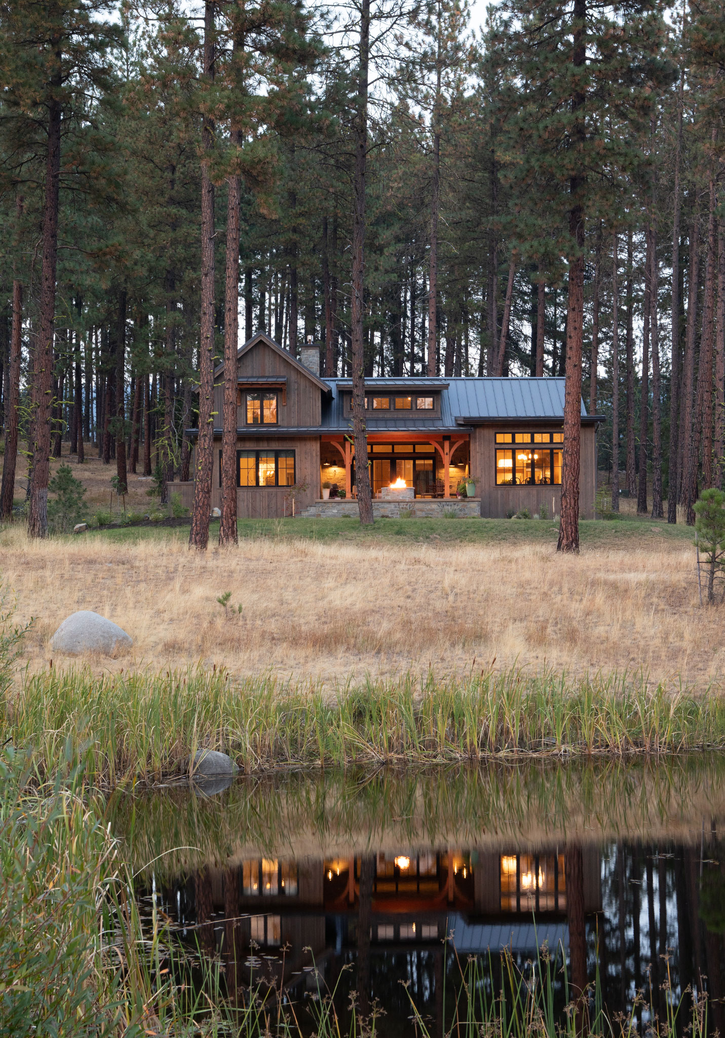 Suncadia front shot with lake in view